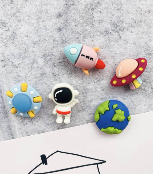 5pcs Space Ship & Astronaut Design Random Drawing Pin